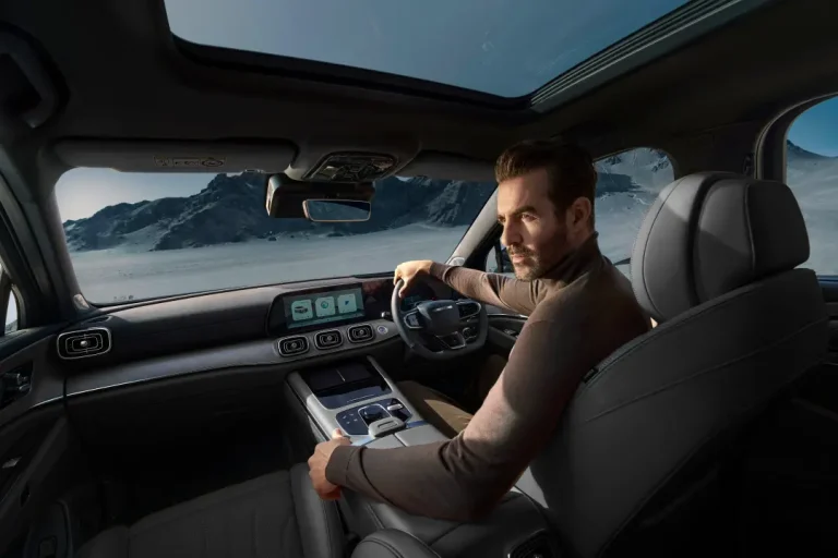 J8_Black_Copilot_View_Man_e0314903d5